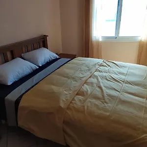 Bright Air Conditioned Near Center Appartement